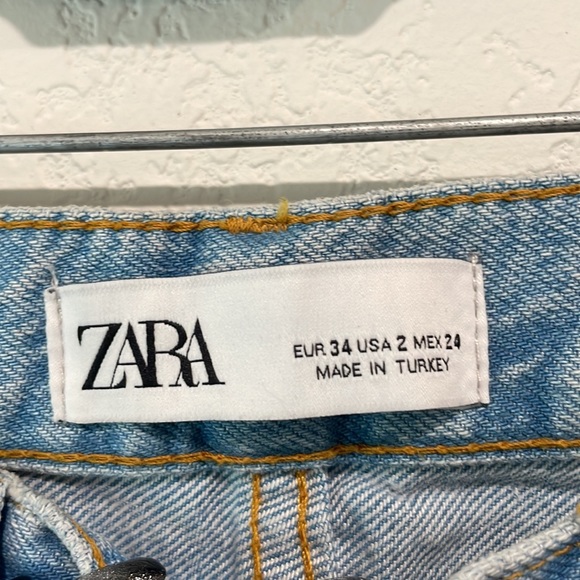 Zara high waisted raw hem distressed knees straight leg jeans size 2 - Picture 6 of 8